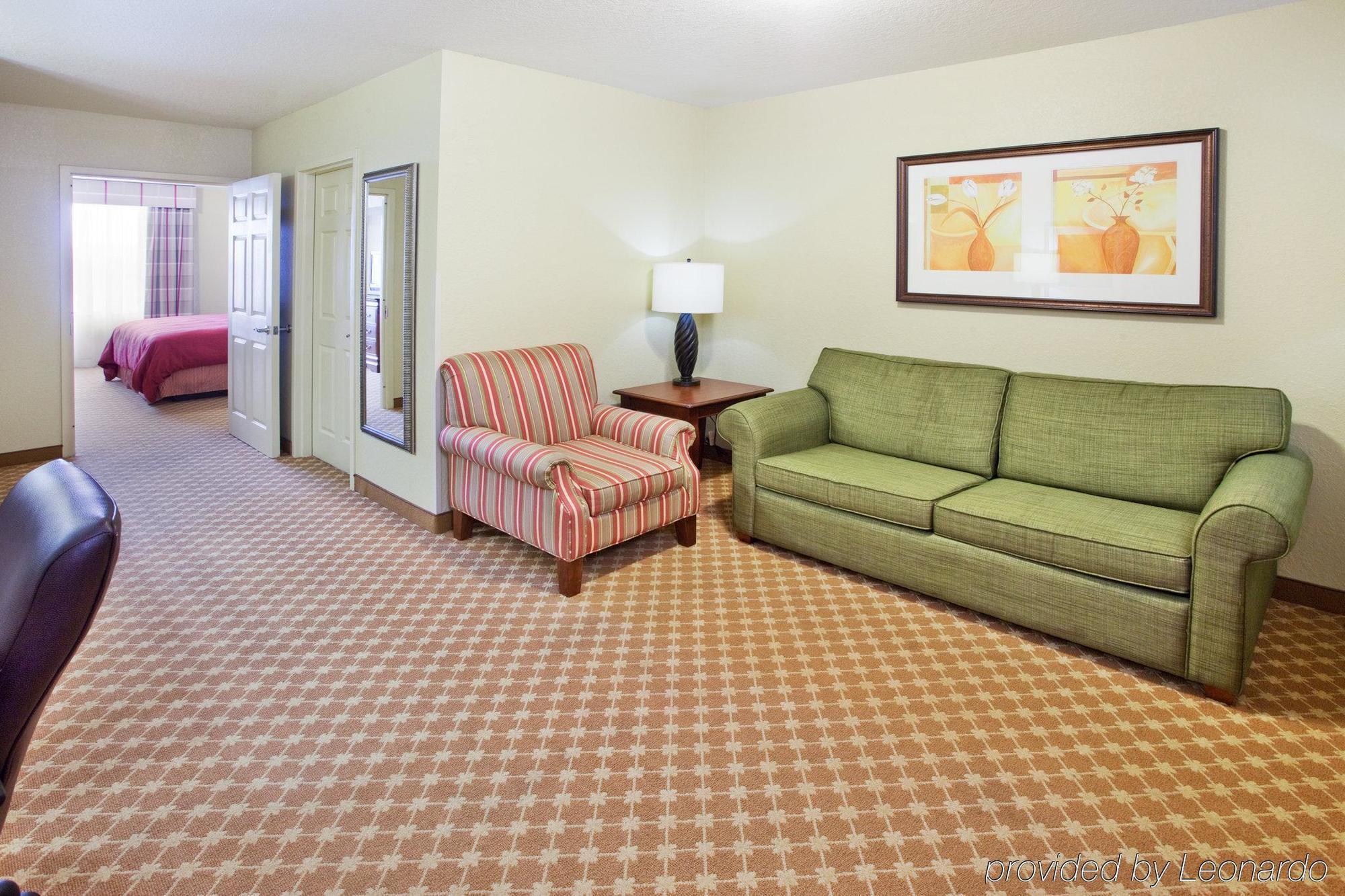 Clarion Pointe Columbus-Bradley Park Hotel Exterior foto
