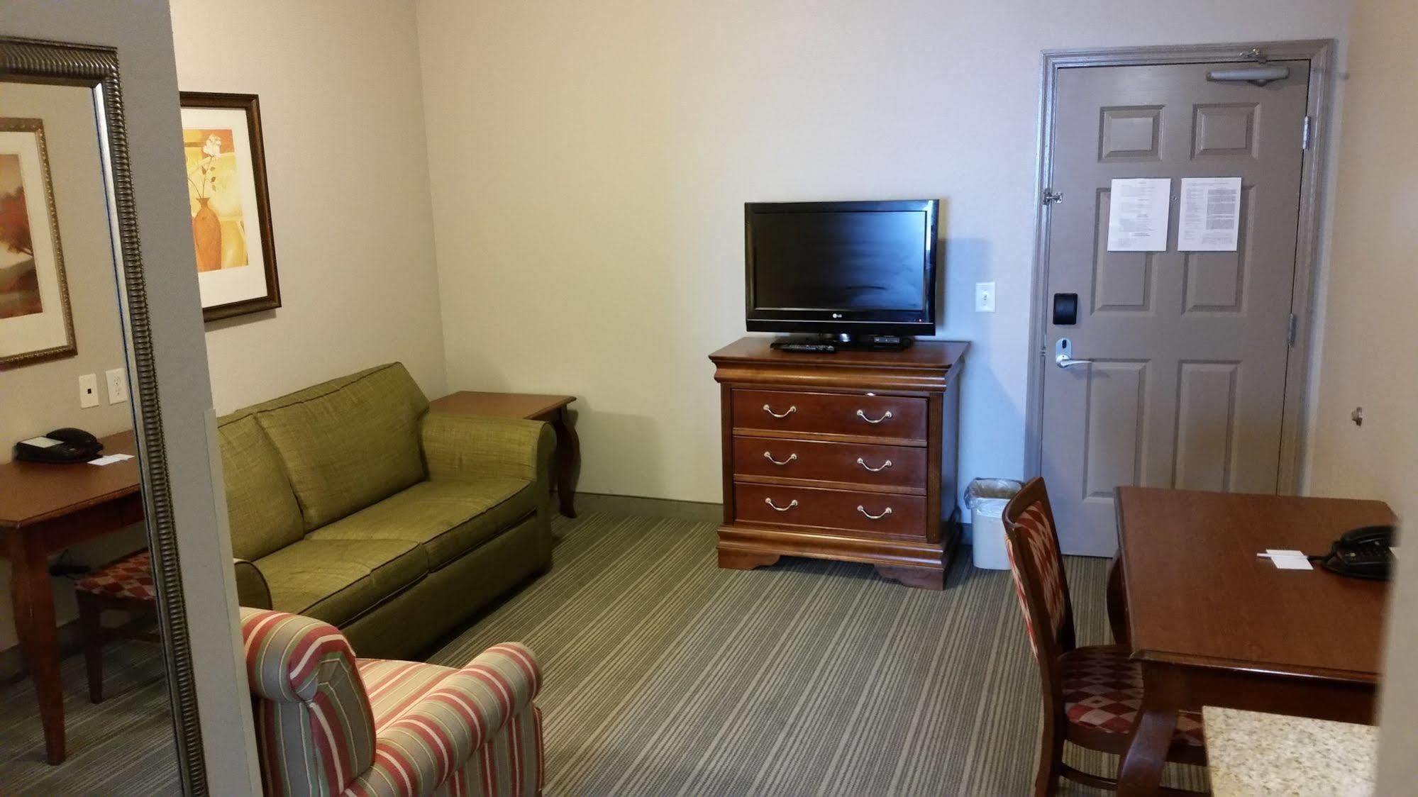 Clarion Pointe Columbus-Bradley Park Hotel Exterior foto